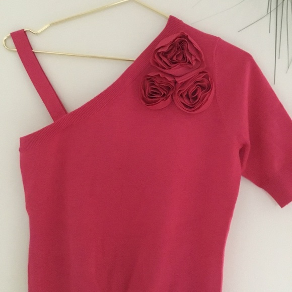 🌷Cache Open One Shoulder. Very In Style NOW 🤩 - Picture 2 of 9